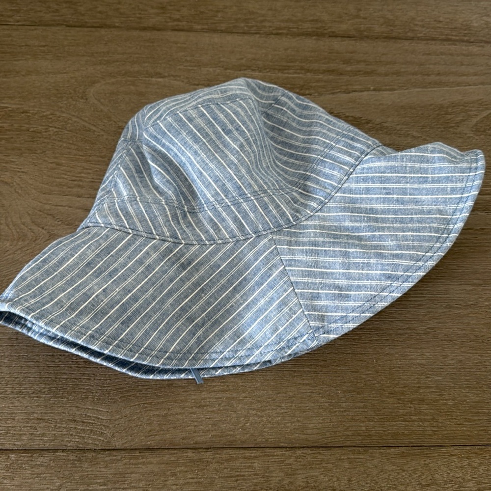 NWOT Uniqlo Striped Linen Blue Bucket Hat